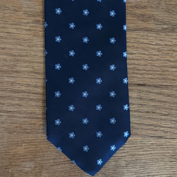 Lands' End Men's Navy Blue Daisy Patterned 100% Silk Tie - Picture 2 of 6